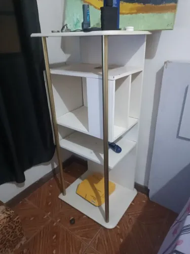 Criado mudo alto