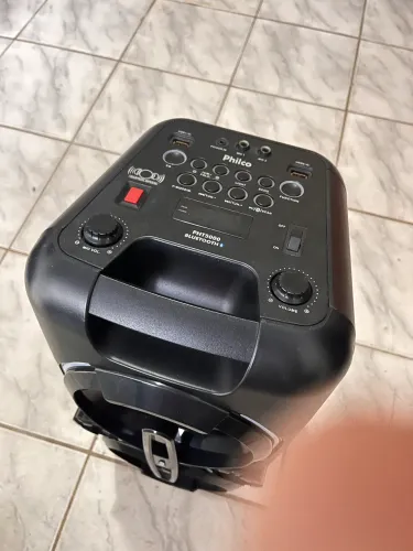 Vende se essa caixa de som marca Philco