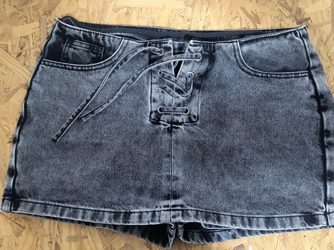 Short saia cinza
