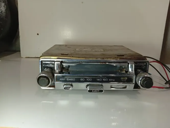 Rádio antigo mitsubishi (para conserto)