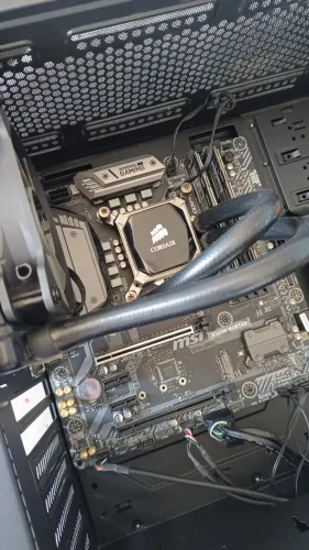 Kit Intel i5-8400 + MSI B360M Mortar + 16GB RAM + Water Cooler Corsair H60