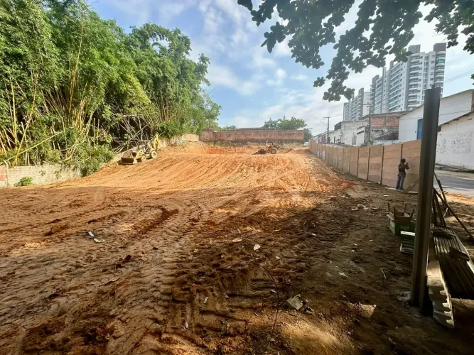Terreno para venda com 1400 m2 a 500 metros da Av. Ephigênio Salles - Manaus - Amazonas