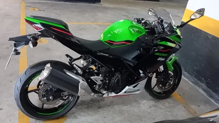 Kawasaki Ninja 400 KRT 2021