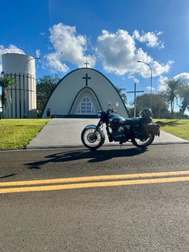 Rara Royal Enfield Clássic 500 Chrome com Alforges