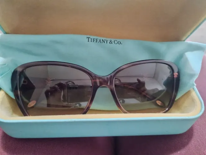 Óculos de sol Tiffany & Co original em ótimo estado.