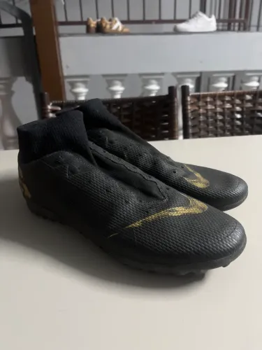 Chuteira Futsal Nike Mercurial Superfly 6 Academy - Preto+Dourado