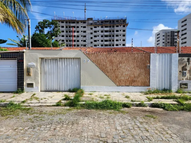 VENDO Casa na Aruana Bem Localizada