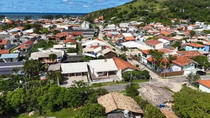 Casa na Ponta da Barra em Laguna, 2 Quartos, Prox. Lagoa. 