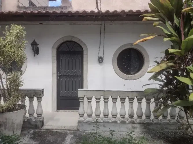 Casa fundos, 01 quarto