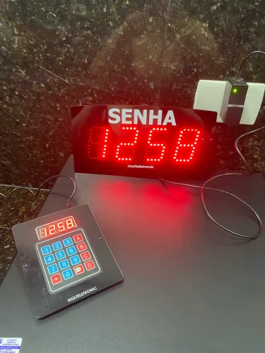 Painel de Senha c/ teclado digitador Multeletronic 