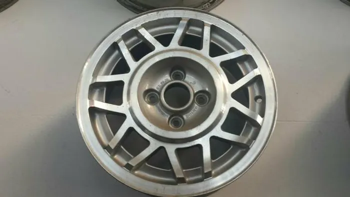 Roda aro 14 VW gol GT diamantada com prata passat 4X100 jogo