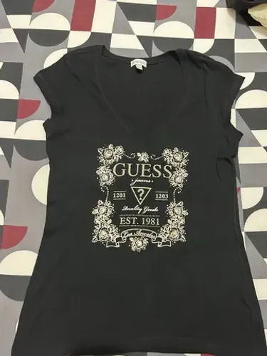 Blusa GUESS importada 