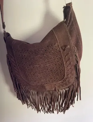 Bolsa de Couro de camurça com franjas (do Beto Carrero)