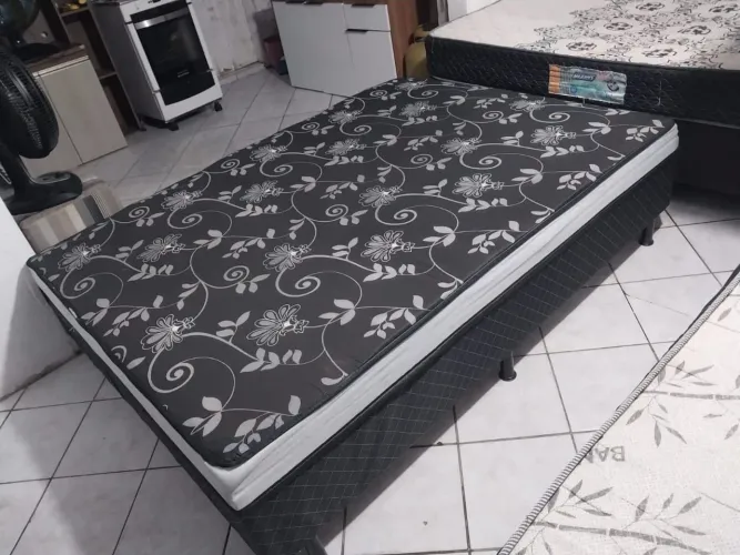 Vendo cama de casal, conjugada de espuma em excelente estado
