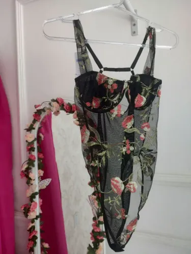 Body de tule preto com bordado floral, pink ou branco 
