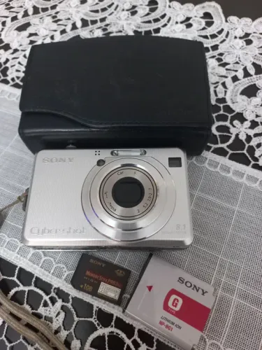 Camera digital Sony 8.1 megapixels DSC W 100