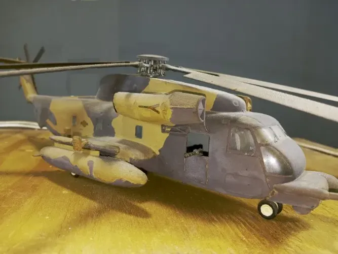 MH - 53J Stallion Pave Low III - 1:72 Plastimodelo Montado e Pintado