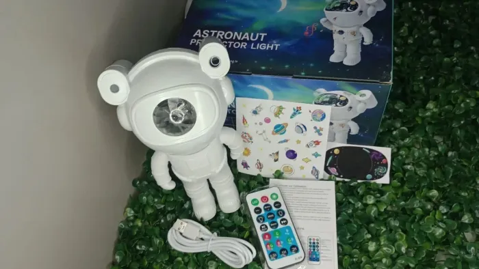 Astronauta Luminária Bluetooth com Lua, Nebulosa e estrelas 