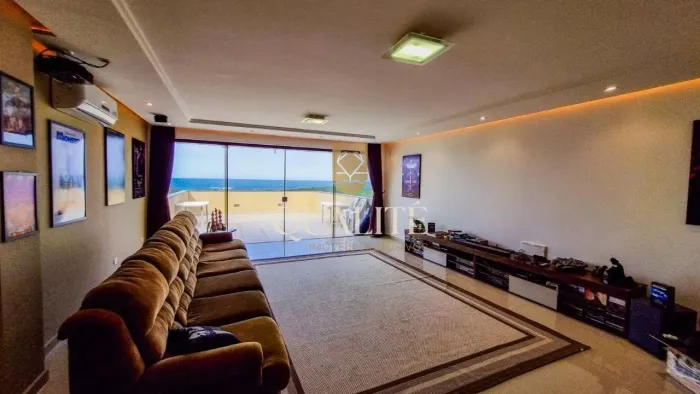 Casa 4 suítes com acesso direto e vista permanente para a Praia do Morro das Pedras 360m²