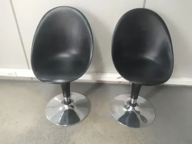 Banquetas giratórias (duas)