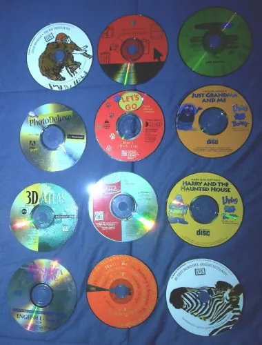 Coleção de CDs de software e jogos antigos
