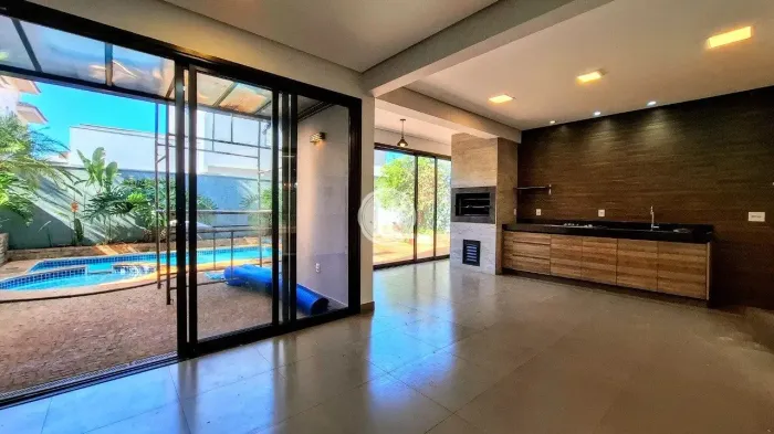Casa em condomínio com 03 Quartos para Alugar, 305m² - Condomínio Bella Cittá