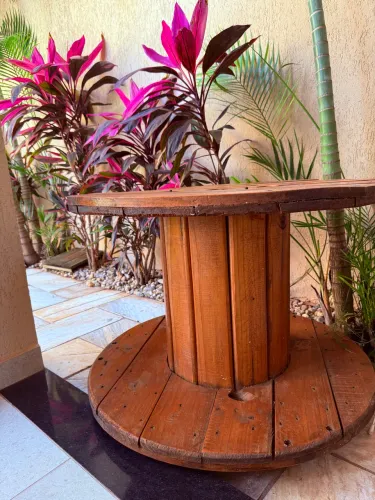 Mesa carretel de madeira