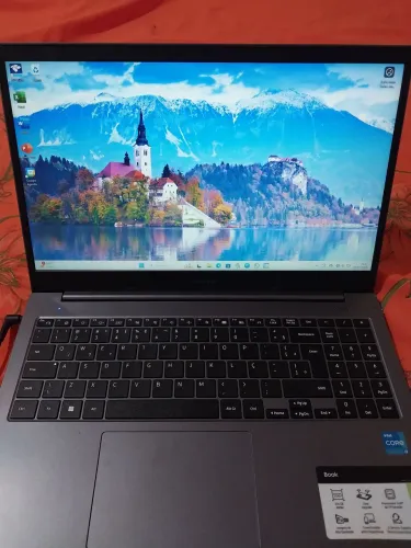 Notebook Samsung Core i3. {{ESTADO DE NOVO}} Na caixa, acompanha mouse