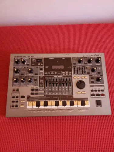 Roland MC-505 Groovebox