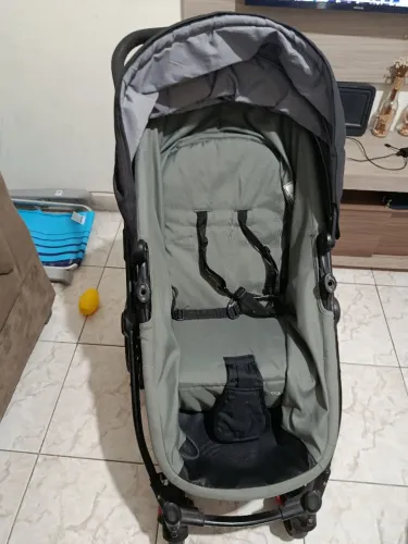 CARRINHO MOISÉS COM BEBÊ CONFORTO.