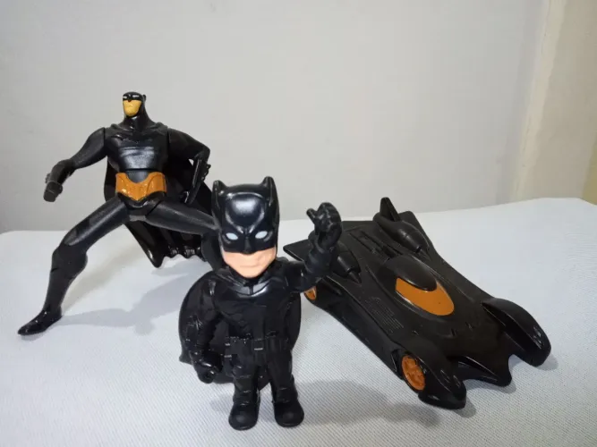 Kit C/2 Bonecos Batman + Carro