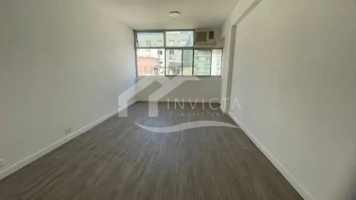 MARAVILHOSA SALA TODA REFORMADA, COM VISTA MAR