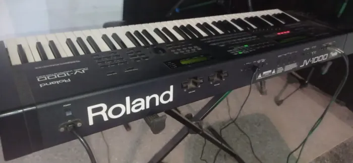Roland JV1000