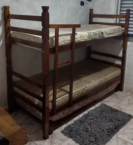 Beliche Torneada Madeira Maciça Eucalipto Imbuia com Cama Auxiliar