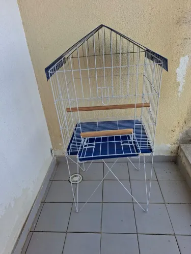 Gaiola duplex para pássaros.