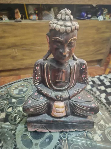 Escultura de Buda em Madeira Artesanal