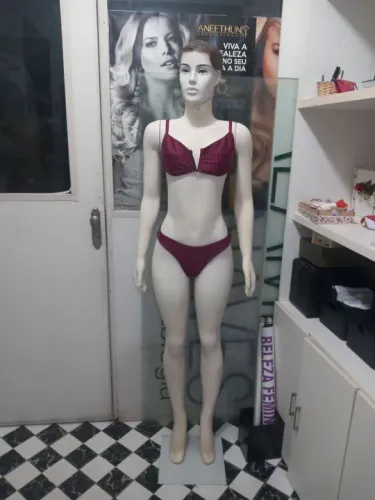 Mannequin Feminino para Loja de Roupas