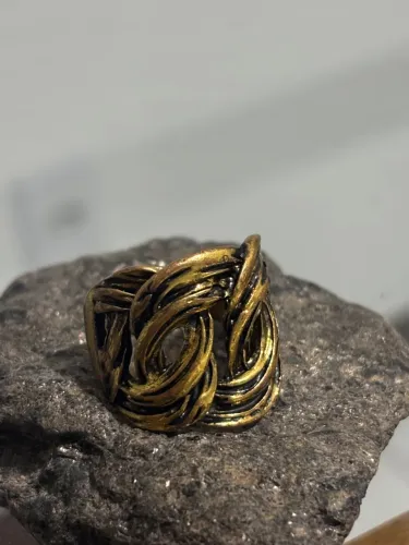 Anel Dourado Vintage - Design Entrelacado