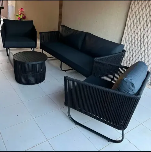 SOFÁ PRETO LUXUOSO PARA VARANDA