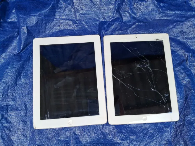 Por favor, leia a descrição 2 Tablets Apple iPad3 - Um com tela quebrada