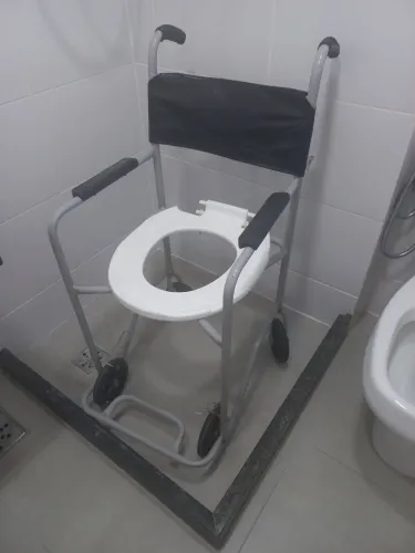 Cadeira Higienica semi nova