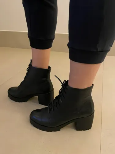Bota Coturno Couro Arezzo Semi Nova Preta (Usado)