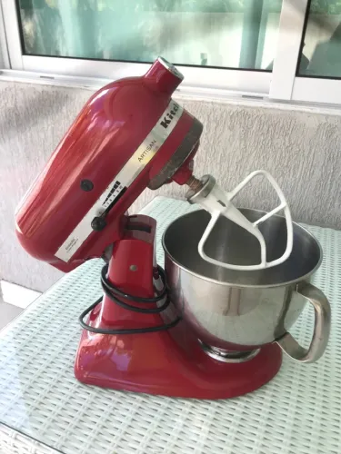 Batedeira KitchenAid Artisan Vermelha usada