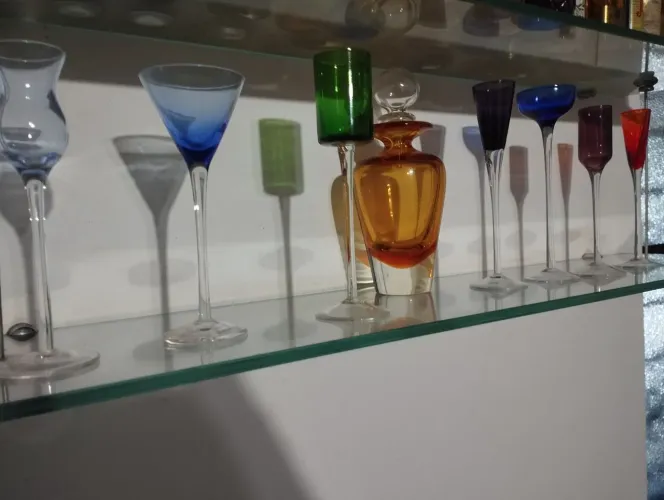 Taças em vidro miniatura coloridas + jarra em vidro