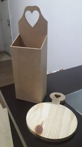 Kit puxa saco coração em MDF para organização em cozinha  e tábua oval novos