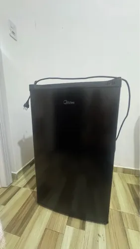 Frigobar Midea Compacto - Ideal para sua casa ou escritório!