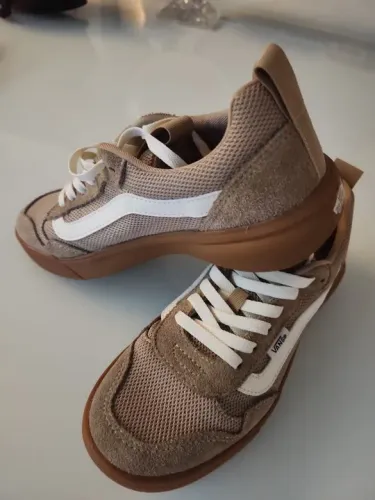 Tênis Vans - Bege e branco (camurça, tecido e couro).