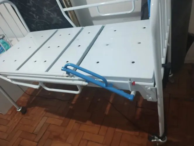 Cama Hospitalar retrátil automática tamanho pequeno 1.55cm