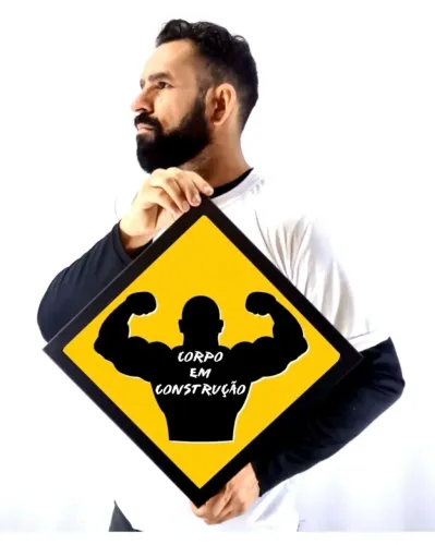Placa Decorativa 'Corpo em Construção'