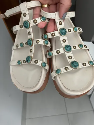 Papete semi nova  - Constance 